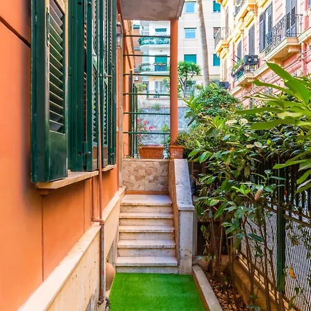 Relax Rooms-vicino Lungomare- Apartment Naples